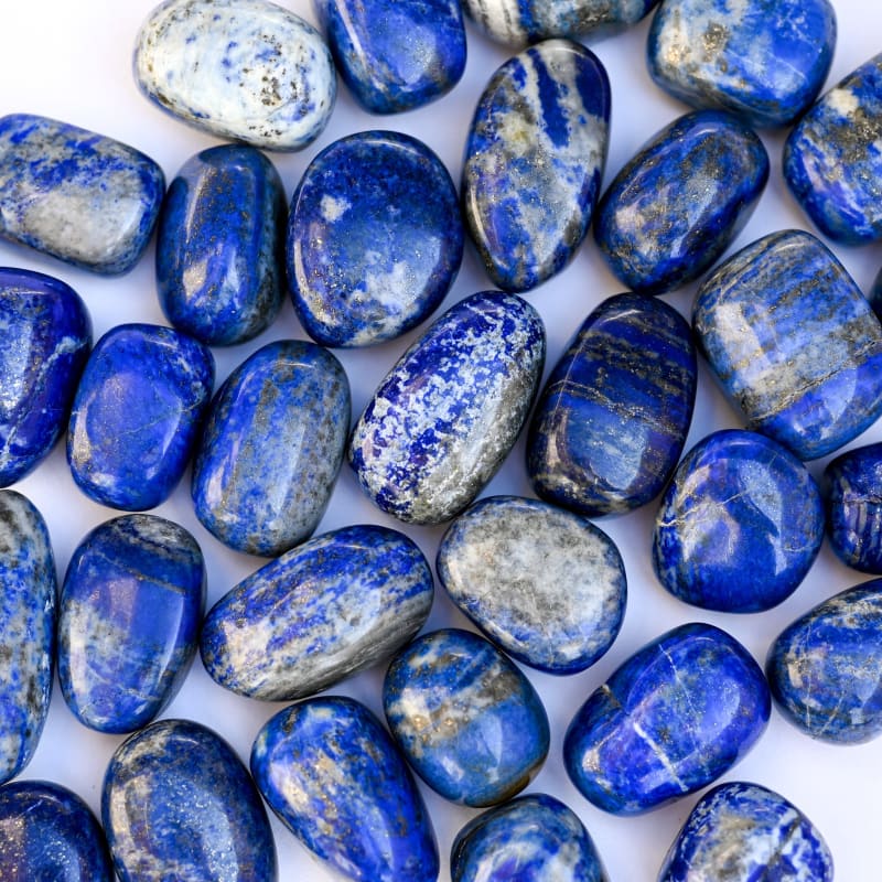 Le lapis lazuli dans la joaillerie : conseils pour choisir et porter cette pierre